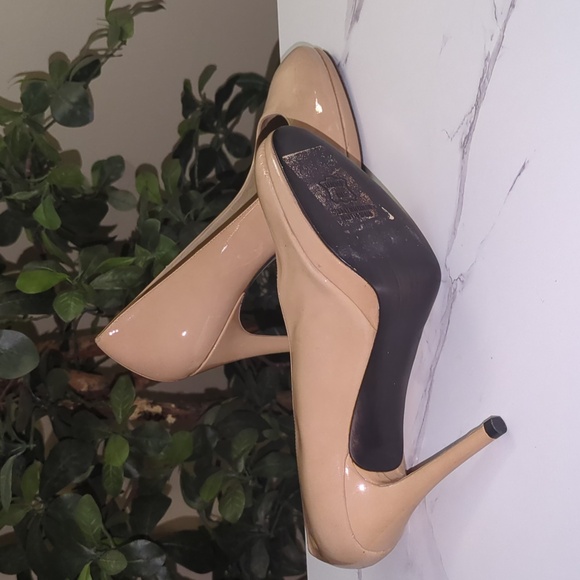 💥MUST GO💥  Stuart Weitzman Tan Heels Classic Design - Picture 3 of 12